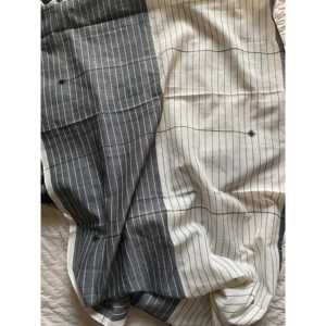 Pañuelo/Hijab Instantáneo de Algodón y Poliéster Bicolor Estilo Pergamino/Pizarra Tejido a Mano con Opción de Logotipo Personalizado - Product Image 4