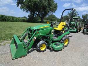 Tractor de ruedas John Deere 1025R automático 4WD usado, larga vida útil, con cortacésped frontal y cargador 120R, eje central para la industria agrícola - Product Image 4