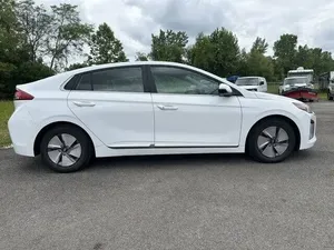 Hyundai Ioniq Híbrido 2021 en perfecto estado - Product Image 2