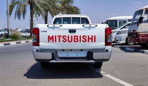 มิตซูบิชิ ไอ ดีเซล ปี 2022 มือสอง เกียร์อัตโนมัติ ขับเคลื่อน 4 ล้อ ความจุเครื่องยนต์มากกว่า 8 ลิตร ระบบควบคุมความเร็วอัตโนมัติ  เบาะหนัง ขับเคลื่อนสี่ล้อ พวงมาลัยซ้าย รุ่น R21 - Product Image 4