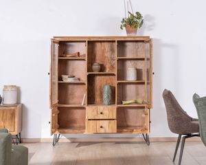 Commode rétro en acacia avec pieds en métal Wendy avec façades en relief et portes en verre - Product Image 4