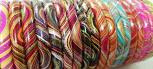 Bracelets en forme d'ancre personnalisés, en spirale torsadée, finition pailletée multicolore pour occasions festives, glamour, mariage et cadeaux - Product Image 3