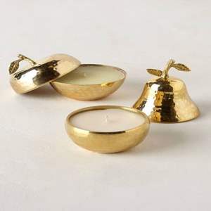 Frascos de metal acanalados contemporáneos que ofrecen una elegancia estructurada para líneas de velas distintivas y un ambiente doméstico mejorado. - Product Image 1