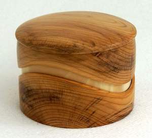 Olla para servir de diseño único de madera con mango con tapa para cocina, hotel, restaurante, personalizar madera cálida, olla para servir cazuela - Product Image 1