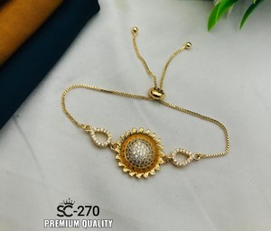 สร้อยข้อมือเทนนิสชุบทอง18K กำไลเซอร์โคเนียและเพชรทำจากทองเหลืองสำหรับของขวัญแต่งงานขายส่งตามต้องการ - Product Image 2