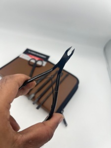 Kit de Manucure et Pédicure en Acier Inoxydable Noir Plasma avec Étui en Cuir – Coupe-Ongles, Pince à Cuticules, Ciseaux, Repousse-Cuticules, Couteau - Product Image 2