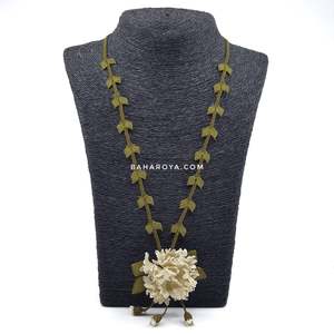 İğne Oyası Karanfil Kolye Krem Collier à la mode avec couleur crème - Product Image 1