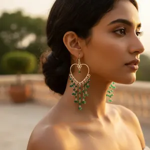 Boucles d'oreilles pendantes en argent 925 pour femmes, émeraude en forme de cœur, plaqué or 18 carats, pierre principale en or pour les mariages et les fêtes - Product Image 1