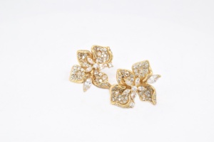 Boucles d'oreilles clous vintage dorées de luxe fantaisie, zircon tendance, plaqué rhodium, cadeau - Product Image 3