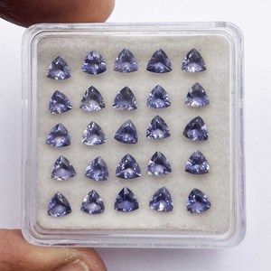 พลอยไอโอไลต์ทรงทริลเลียน ขนาด 4-8 มม. สีน้ำเงินเจียระไน ได้รับการรับรองจาก IGI สำหรับทำเครื่องประดับ - Product Image 2