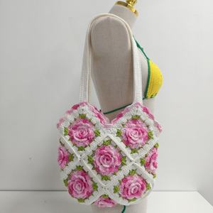 Sac à bandoulière en crochet fait main personnalisable avec roses, idéal pour le quotidien et les occasions spéciales – Vente chaude en gros pour femmes - Product Image 6