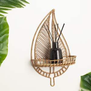 Estante de pared de ratán hecho a mano de primera calidad con acabado brillante perfecto para casas elegantes y apartamentos modernos - Product Image 2