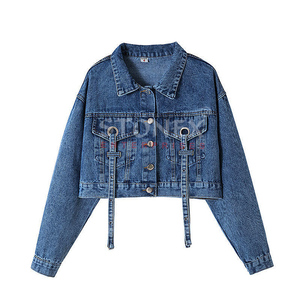 Vente en gros de qualité supérieure Veste en jean unie personnalisée avec manches longues en coton et col rabattu avec poches pour femmes - Product Image 1