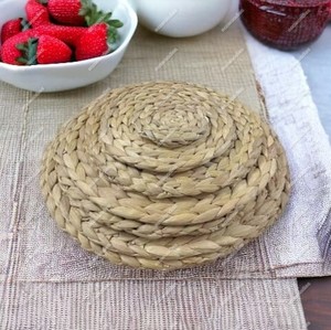 Napperon rond tressé en paille de rotin tressé pour la table à manger - Product Image 3