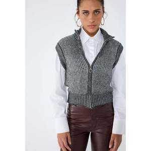 Chaleco de Punto con Cuello de Pescador - Product Image 2