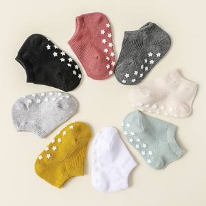 Calcetines antideslizantes para bebé, diseño de estrellas, al por mayor, lindos, sólidos, hasta el tobillo, para niños - Product Image 3