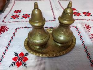 Ensemble de poivre de sel en laiton polonais durable avec dessus lisse et artisanat élégant idéal pour les amateurs de décoration vintage - Product Image 6