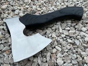 Hacha Vikinga Hecha a Mano de Acero con Alto Contenido de Carbono de Grado Industrial, Personalizada, con Mango de Madera Natural y Funda de Cuero, Multiusos - Product Image 6