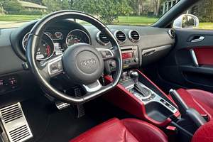 Audi TT 2.0T Premium Plus Roadster 2009 d'occasion, sans réserve, moteur turbo 4 cylindres de 2,0 litres, intérieur rouge Ma-gma - Product Image 4