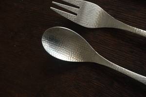 Ensemble de couverts en métal au design martelé au meilleur prix pour restaurant hôtel mariage vente en gros - Product Image 2