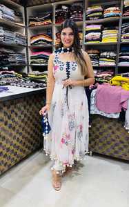 Vestido Largo Bordado con Escote en V y Silueta Imperio, Hecho a Mano, Más Vendido, con Pantalón Inferior para Eventos Festivos y Reuniones Familiares - Product Image 3