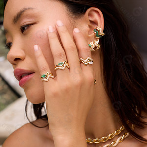 Collar de Onda Esculpida con Diamantes Gemnel, Chapado en Oro, con Circonitas Cúbicas Blancas, Diseño de Onda Moderno - Product Image 6