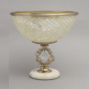 Cuenco Decorativo de Aluminio Dorado con Pedestal para Frutas y Aperitivos, Centro de Mesa Decorativo para Bodas y Fiestas, Decoración de Lujo, Regalo Hecho a Mano - Product Image 5