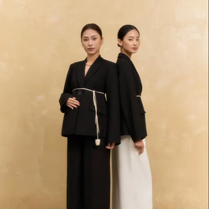 ชุดเบลเซอร์ผ้าไหมผู้หญิง 2 ชิ้น ดีไซน์ไม่สมมาตร ปกคอเว้า แขนยาว กางเกงขายาว ระบายอากาศได้ดี สไตล์ออฟฟิศ - Product Image 1