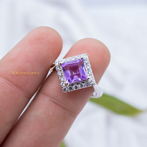 Anillo de plata esterlina 925 hecho a mano con estilo vintage corte princesa amatista y circonita cúbica halo de piedras preciosas para boda o fiesta - Product Image 1