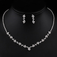 Parure de mariée complète en zircon cubique : collier goutte d'eau, boucles d'oreilles chandelier et bracelet