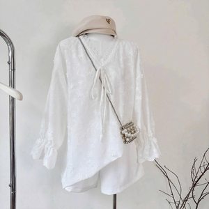 เสื้อผู้หญิงแขนยาวผ้าชีฟองปักลายดอกไม้สีขาวคุณภาพสูง - Product Image 3