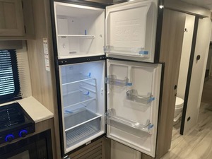 Nouvelle caravane de camping Keystone C-o-l-e-m-a-n 27B 2026 à vendre - Product Image 4