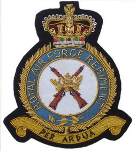 Écusson de blazer du Queen's Lancashire Regiment (Couronne du Roi) à coudre, brodé à la main avec fil de bullion, produit régimentaire britannique - Product Image 3