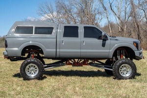 Ford F-350 Super Duty Lariat 4x4 2024 d'occasion, conduite à gauche, diesel turbo sombre, R15, cuir, HeavyHauler, DurableForce, PowerBuilt, à vendre - Product Image 3