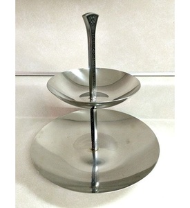 Présentoir de service rond en métal doré Plateau décoratif de table moderne pour snack et chocolat Finition mate - Product Image 3