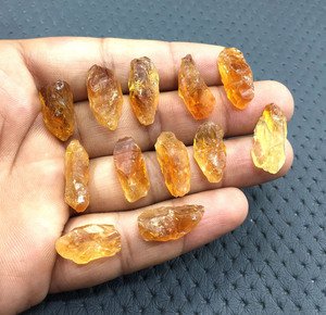 10 pièces grappe de Citrine naturelle forme inégale brute pierres précieuses en vrac 10x20-12x21mm Citrine pierre précieuse brute pour la fabrication de bijoux - Product Image 3