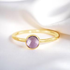 925 plata esterlina Eternity Vermeil martillado banda redonda facetada amatista anillo de piedras preciosas joyería fina a granel al por mayor - Product Image 1