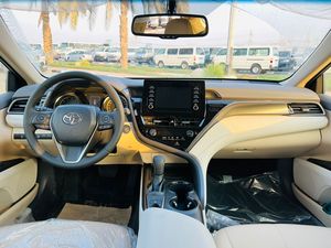 Voiture d'occasion Toyota Camry <span class=keywords><strong>GLE</strong></span> 2.5L berline traction avant modèle 2023, propre et abordable, prête à être expédiée dans le monde entier - Product Image 2