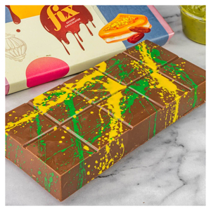 Dubai Chocolate Pistachio Bar: Barra de chocolate con leche rellena de crema de pistacho y knafa crujiente CHOCOLATE VIRAL - Product Image 3