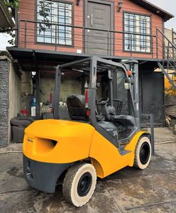 Compre montacargas con motor diésel bastante usado de 2 toneladas y 3 toneladas, máquina industrial disponible a bajo precio, incluido el gato de palé y el montacargas apilador - Product Image 1