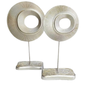 Escultura moderna de disco acanalado metálico sobre bases de madera rústica, decoración artesanal premium para mesa, ideal para el hogar y la oficina, venta al por mayor. - Product Image 6