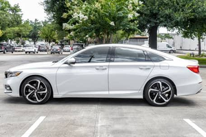 Honda Accord 2020, modèle Kei, propre, d'occasion, caméra arrière, boîte automatique, sièges en cuir, moteur turbo, pneus R19, côté gauche, foncé, à vendre - Product Image 2