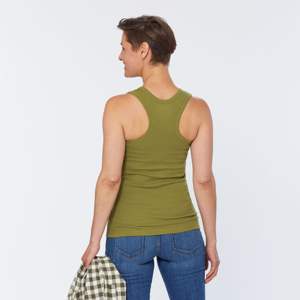 Falda activa transpirable para mujer con bolsillos, perfecta para tenis, golf, correr y otros deportes, tela de secado rápido para todo el día - Product Image 4