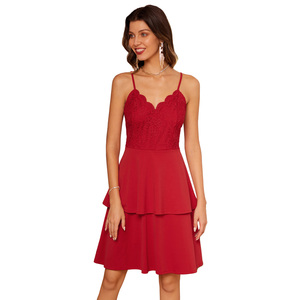 فساتين نسائية مخصصة للحفلات بحمالات رفيعة وياقة على شكل V مع تطريز دانتيل - Product Image 1