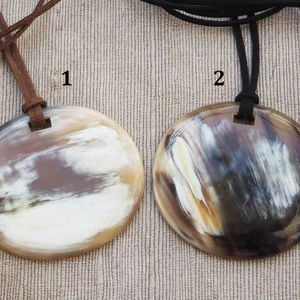 Collier pendentif en corne de buffle, bijoux tribaux naturels et durables pour femmes, haute qualité - Product Image 1