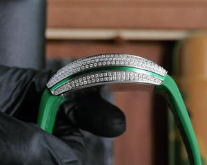 Reloj Deportivo de Lujo de Alta Calidad, Resistente al Agua 5BAR, con Cristal de Zafiro y Correa de Caucho, Diseño Ovalado en Acero Inoxidable - Product Image 6