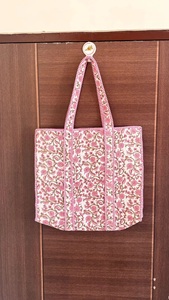 Sac à main bohème vintage pour femme Rohini, en coton imprimé à la main en Inde, avec broderie multicolore, fermeture à glissière - Product Image 5