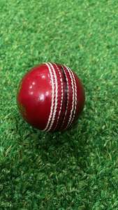 Balles de cricket dures de qualité supérieure internationale, fabriquées à la main, en caoutchouc de qualité A, couleur et taille personnalisées, pour l'extérieur - Product Image 4