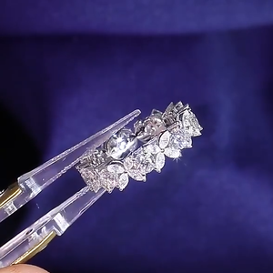 Bague de luxe en argent 925 avec diamant taille brillant en forme de fleur, sertie pavé, certifiée IGI, pour fiançailles, mariage et soirée - Product Image 4