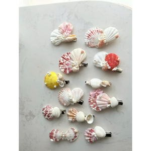 Pinces à cheveux en coquille véritable magnifiquement conçues pour les coiffures et les événements sur le thème de l'océan, idéales pour les demoiselles d'honneur nautiques - Product Image 4
